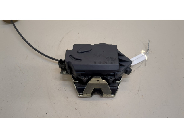 Замок багажника  Mercedes R W251 2005-       