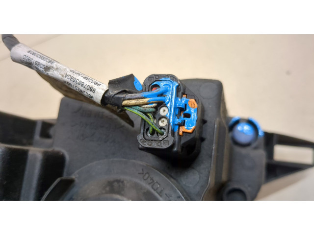 Фара передняя Peugeot 2008 2013-2016 правая