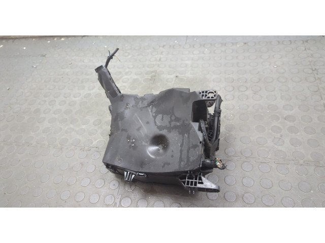 Блок предохранителей  Toyota Auris E15 2006-2012      8266202210   