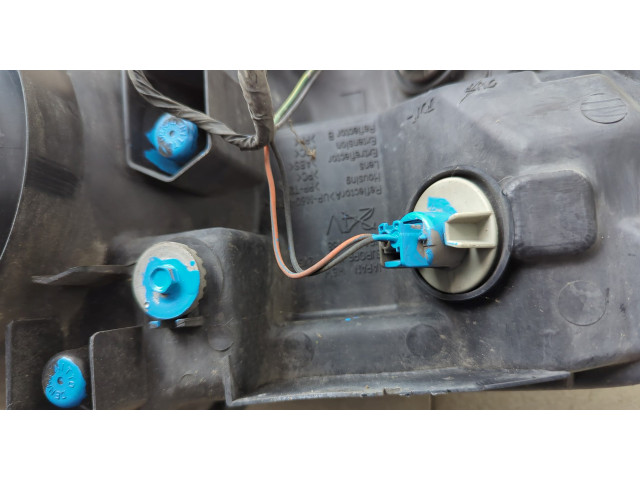 Фара передняя  Mitsubishi Pajero / Montero 2000-2006 левая 