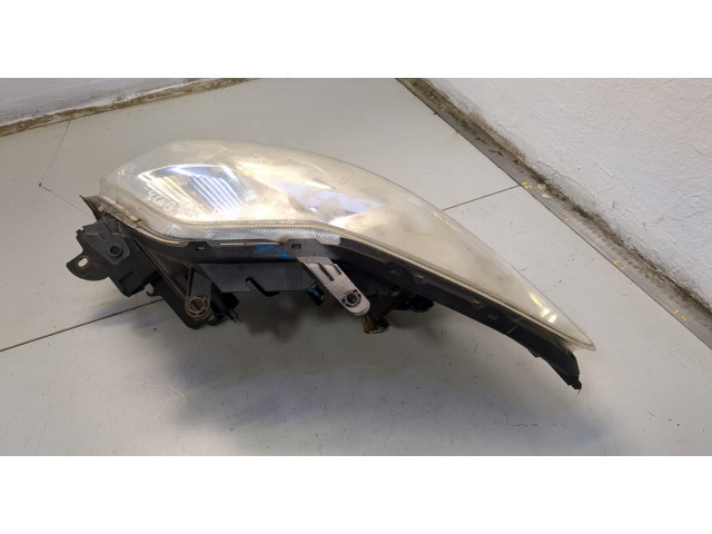 Фара передняя  Toyota Auris E15 2006-2012 правая 