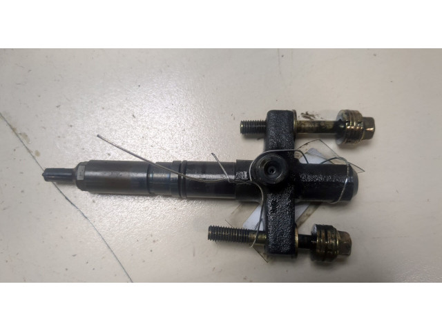 Форсунка топливная Mitsubishi Pajero / Montero 2000-2006 ME203961