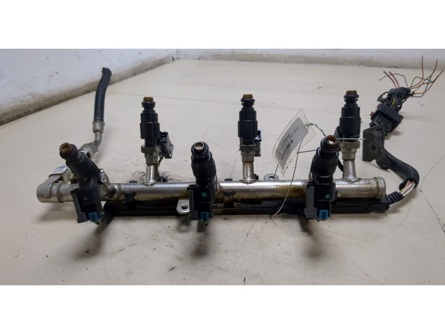 Форсунка топливная  Cadillac CTS 2002-2007         