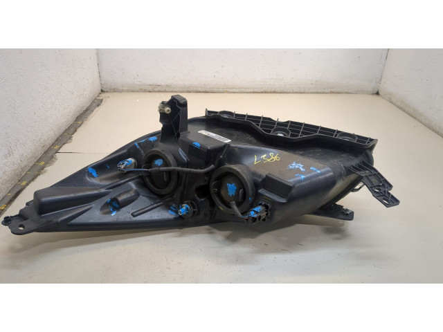 Фара передняя  Ford Escape 2012-2015 правая 