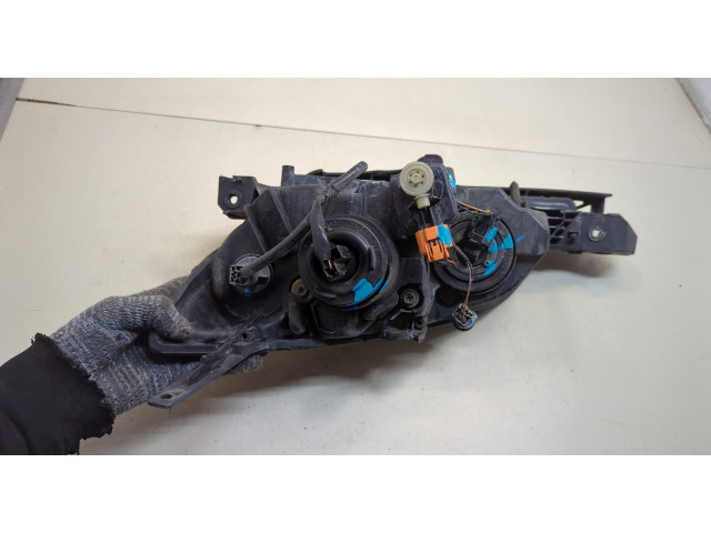 Фара передняя Mazda 3 (BK) 2003-2009 правая