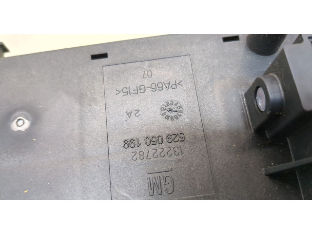 Блок предохранителей  Chevrolet Orlando 2011-2018      13222782   