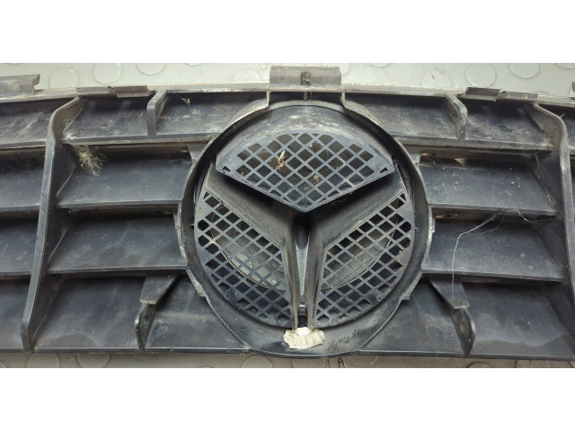 Решетка радиатора  Mercedes CLK W209 2002-2010          A2098800123