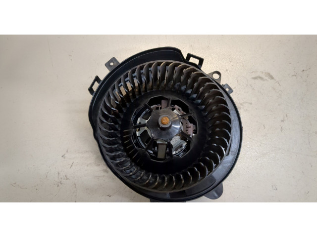 Моторчик печки  Volkswagen Passat 8 2015-          