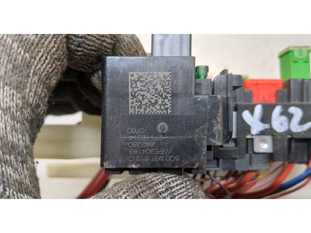 Блок предохранителей Skoda Octavia (A7) 2013-2023 5Q0937615C