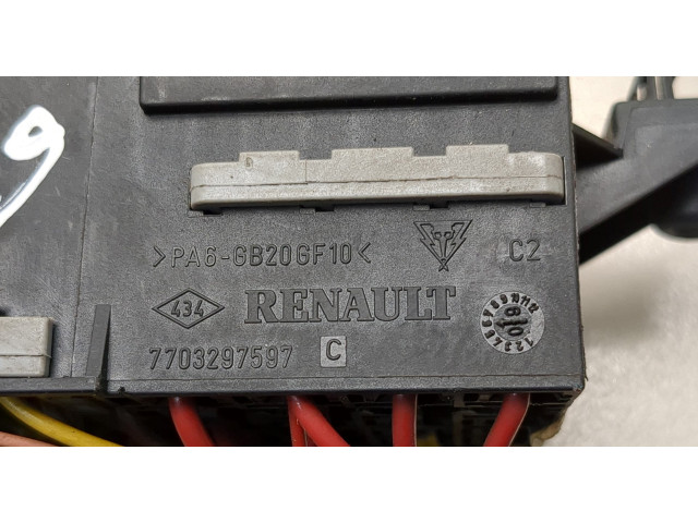 Блок предохранителей  Dacia Logan 2004-2012         