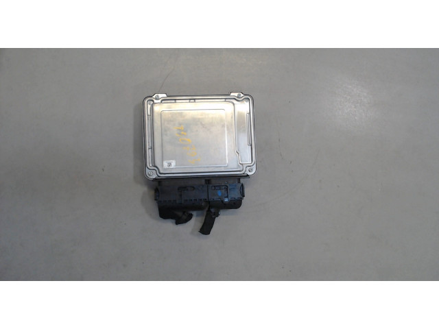 Блок управления двигателем  Skoda Karoq 2017-     