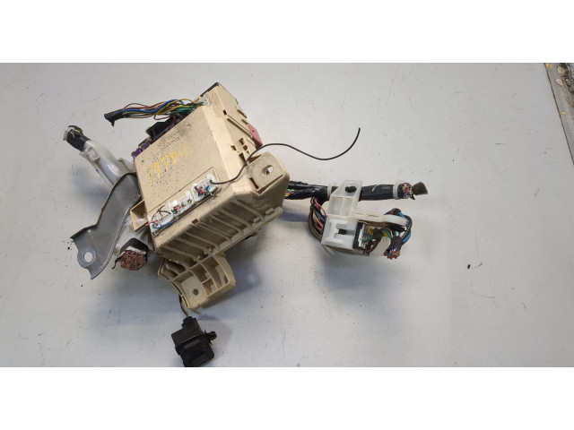 Блок предохранителей  Toyota Camry V40 2006-2011         