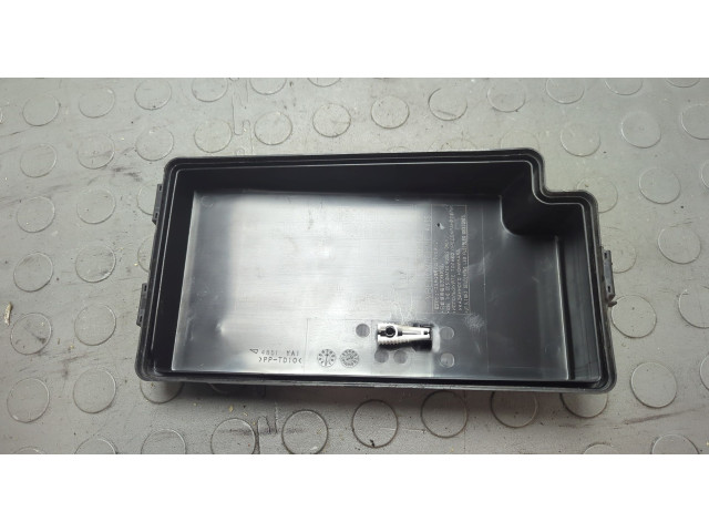 Крышка блока предохранителей  Toyota Prius 2015-2019         