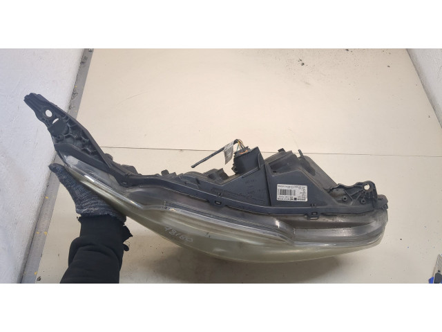 Фара передняя  Peugeot 208 2012-2019 правая 