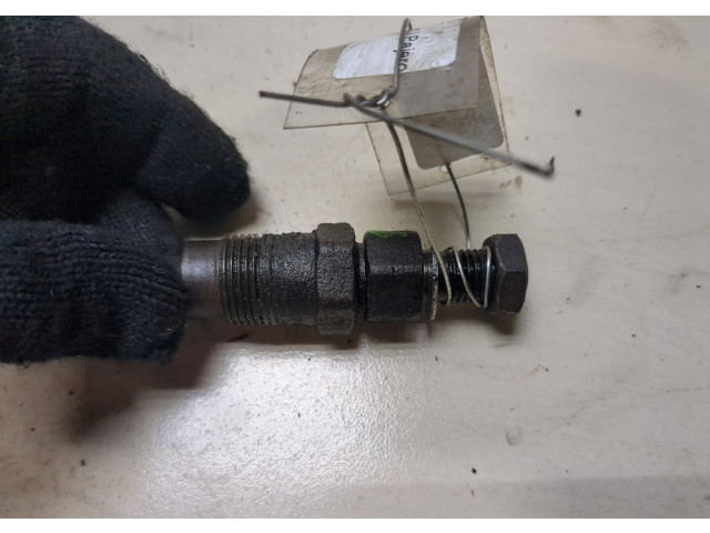 Форсунка топливная Mitsubishi Montero Sport / Pajero Sport 1996-2008