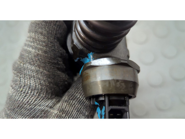 Форсунка топливная  Seat Leon 2 2005-2012    038130073BN     