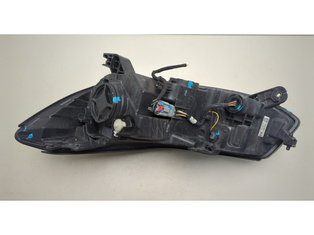 Фара передняя  Chevrolet Trax 2016-2022 правая 