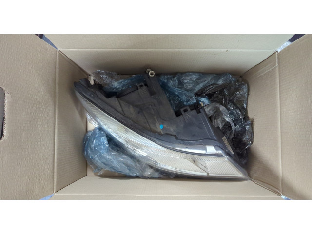 Фара передняя Skoda Octavia (A5) 2004-2013 правая