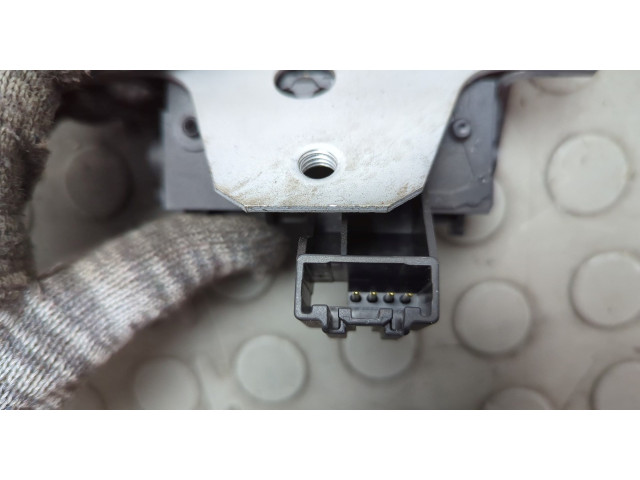 Замок багажника  Volvo V50 2004-2012       