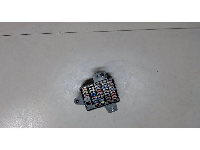 Блок предохранителей SsangYong Rexton 2007-2012 8211008101 2.7