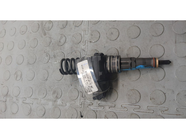 Форсунка топливная  Skoda Fabia 1999-2007    038130073AJ     