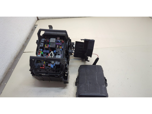 Блок предохранителей  Cadillac XT4 2018-2023         