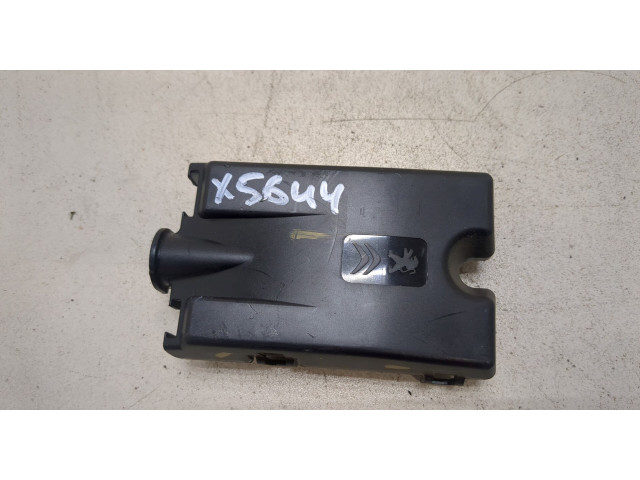 Крышка блока предохранителей  Peugeot 2008 2016-2019      9675730380   