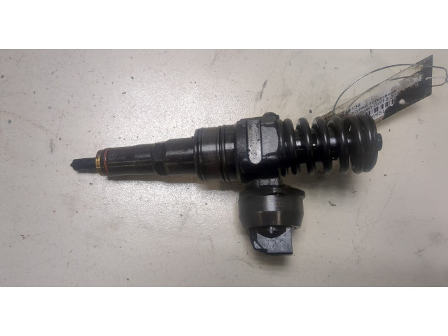 Форсунка топливная  Volkswagen Golf 5 2003-2009    038130073AG     
