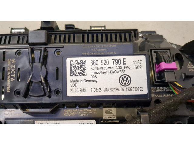 Панель приборов Volkswagen Tiguan 2016-2020 3G0920790E