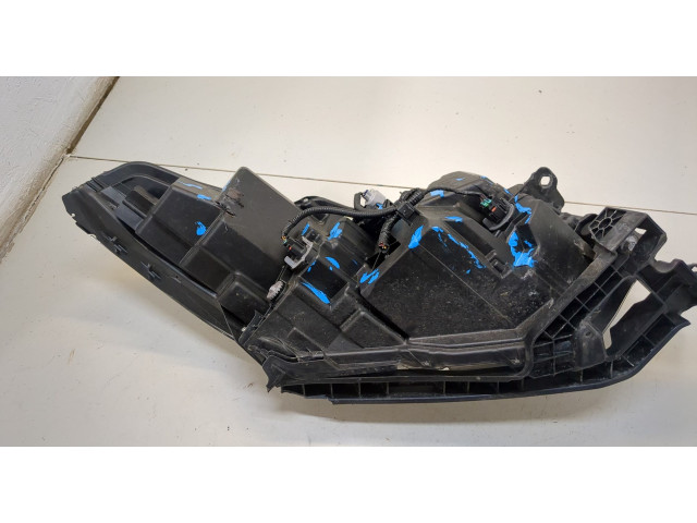 Фара передняя  Honda HRV 2015-2021 левая 