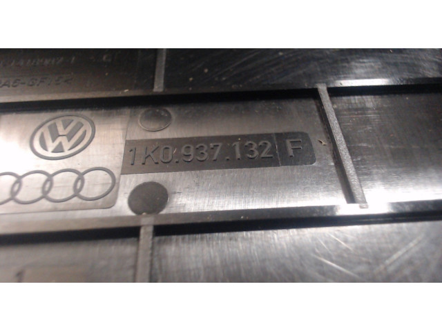 Крышка блока предохранителей Volkswagen Golf 5 2003-2009 1K0937132F 1.6