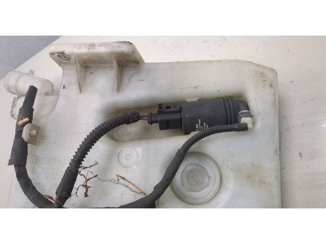 Бачок омывателя  Volkswagen Caddy 2004-2010    