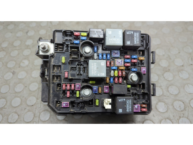 Блок предохранителей  Buick Encore GX 2019-2024      42733199   