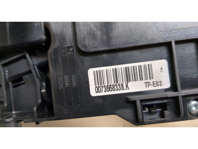 Блок предохранителей  BMW X3 E83 2004-2010      8364540   