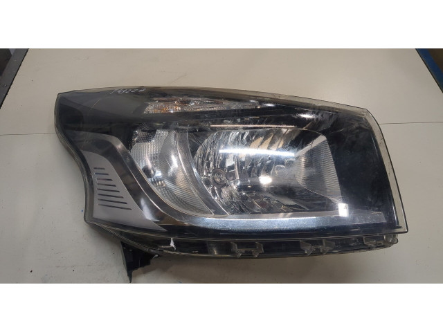 Фара передняя  Renault Trafic 2014-2021 правая 