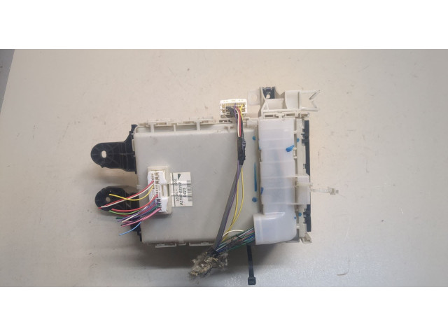 Блок предохранителей Toyota Corolla E15 2006-2013 8273002210