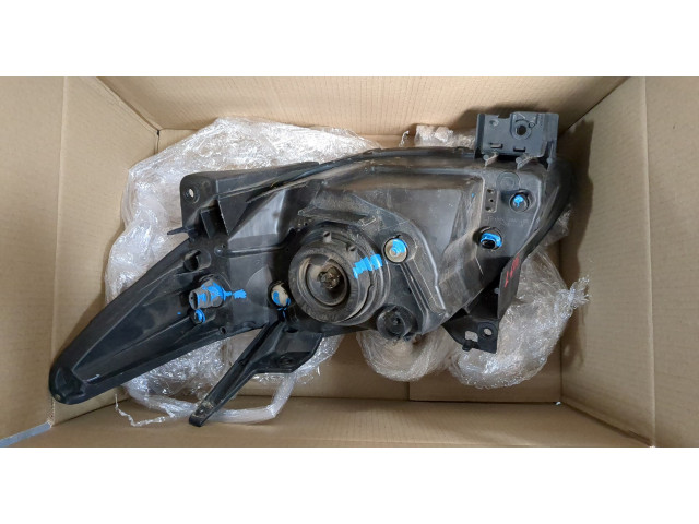 Фара передняя Mazda MPV 1999-2006 правая