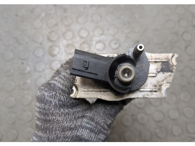 Форсунка топливная  Volkswagen Passat CC 2008-2012    0445116030     