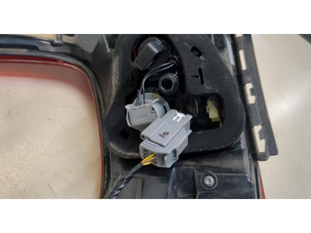 Задний фонарь          