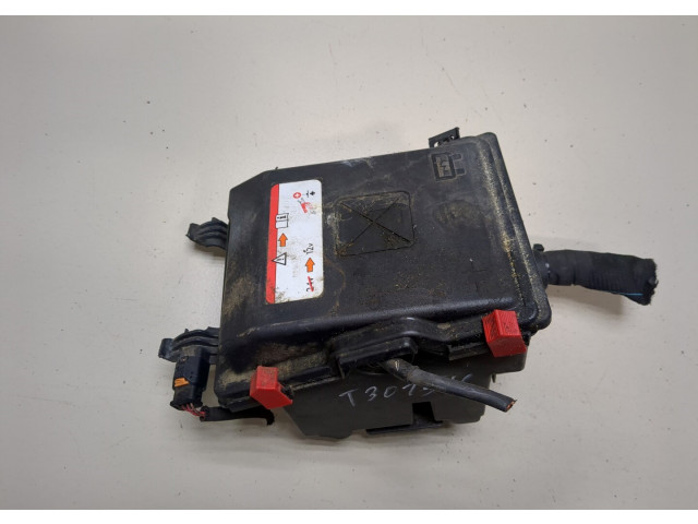 Блок предохранителей  Citroen C4 Picasso 2013-2016           1.6