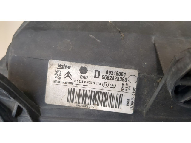 Фара передняя  Peugeot Partner 2015-2018 правая 