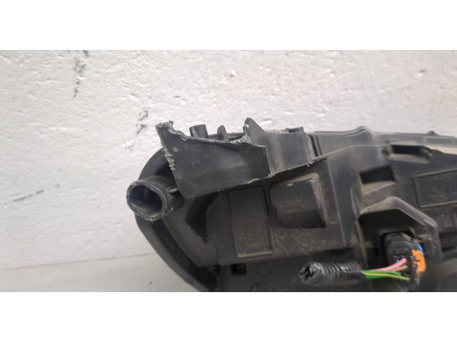 Фара передняя  Peugeot 208 2019-2023 левая 