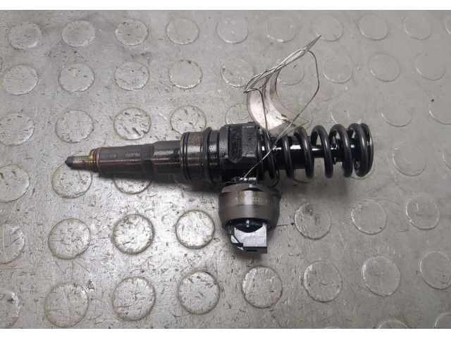 Форсунка топливная Volkswagen Golf 5 2003-2009 038130073BR