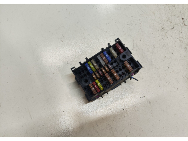 Блок предохранителей Volkswagen Transporter 5 2003-2009