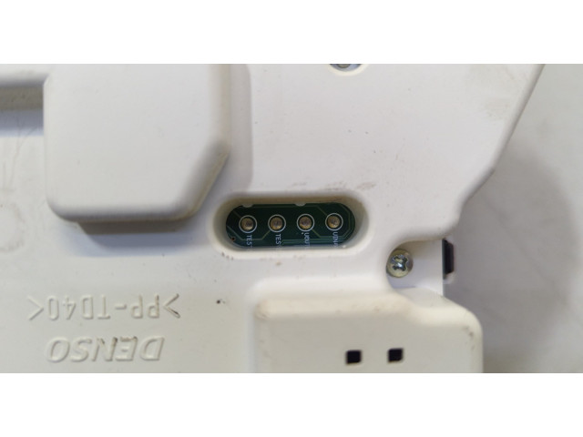 Панель приборов  Toyota Camry V40 2006-2011       8380006V80     