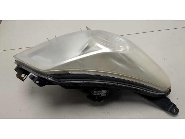 Фара передняя  Toyota Urban Cruiser правая 