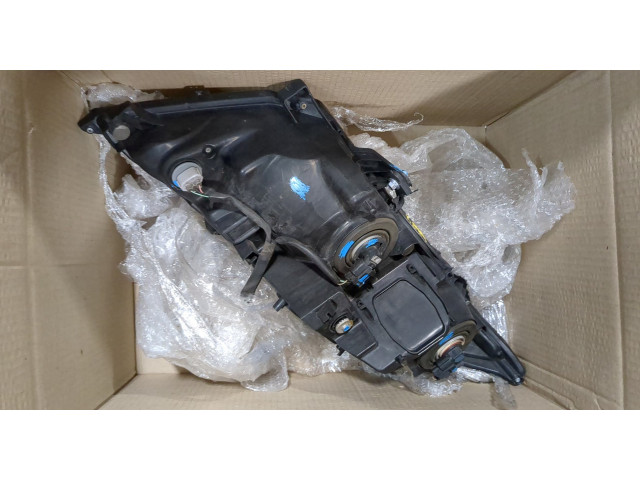 Фара передняя  Toyota Venza 2008-2017 правая 