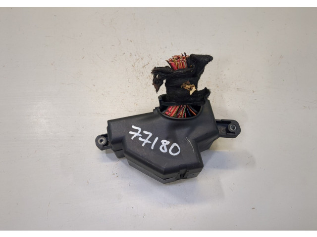 Блок предохранителей  Volkswagen Golf 6 2009-2012      1K2941824     1.6