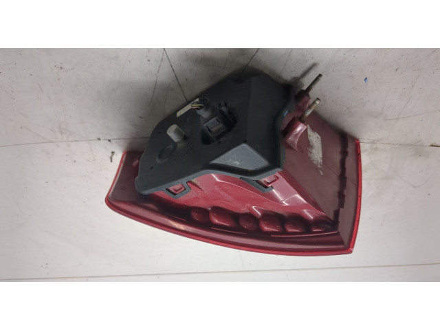 Задний фонарь 4E0945095C