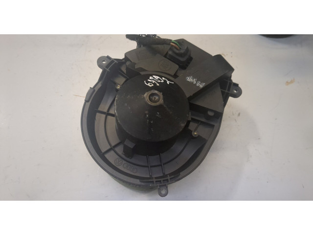 Моторчик печки  Volkswagen Passat 5 1996-2000          